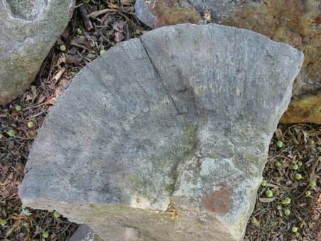  A cross-cut of a concretion kettle showing the crystals formed in a radiating pattern from the centre out.