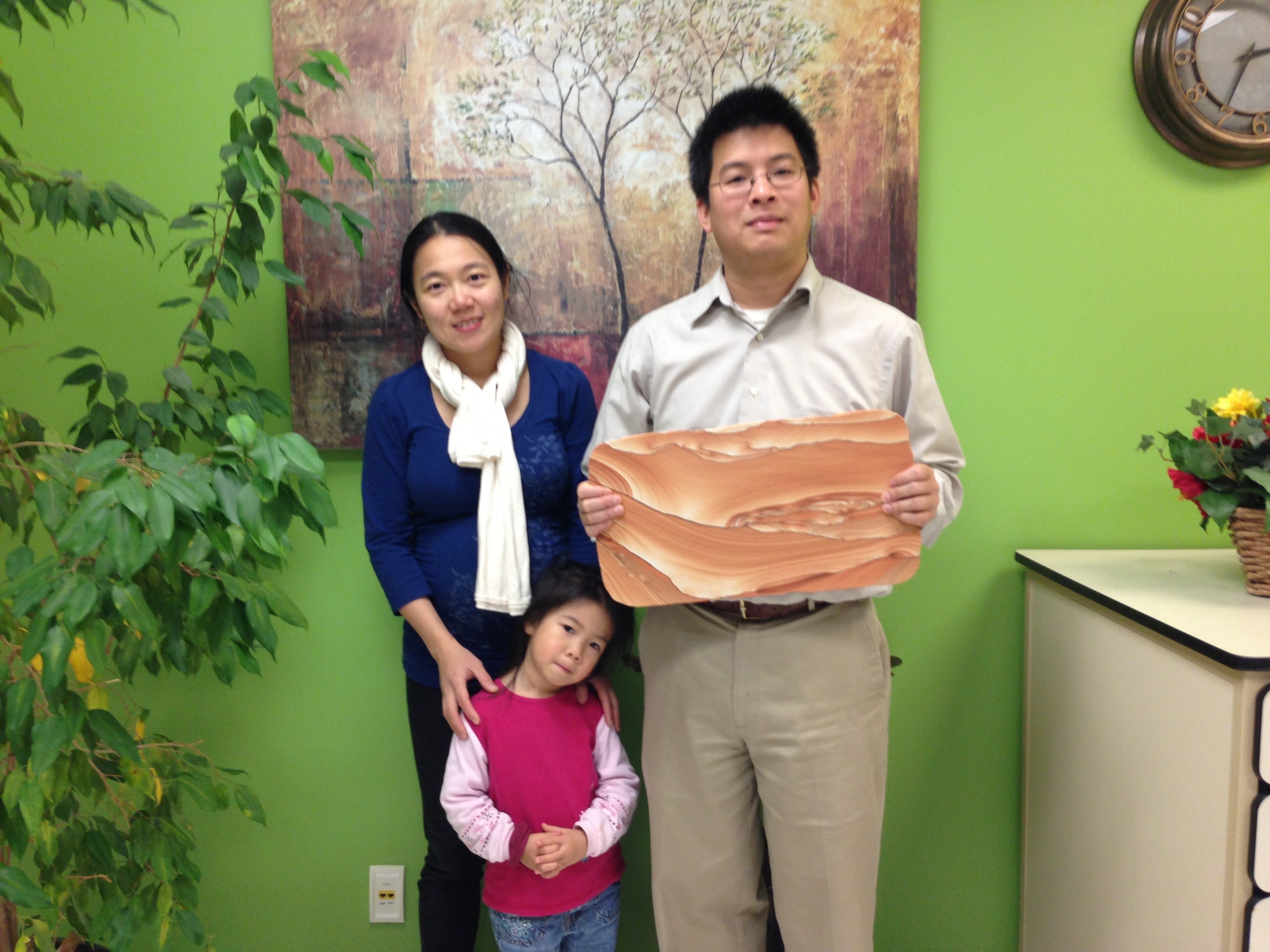 Chen Chi and her family with the picture sandstone 