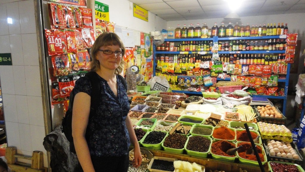 Steffanie in front of a spice booth at a local wet market in Chengdu