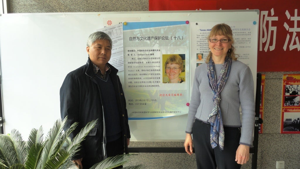 Steffanie Scott with Prof. Qingwen Min
