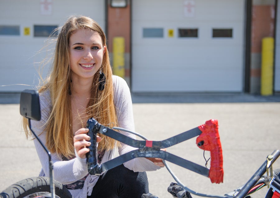 Student shows the vehicle's steering system