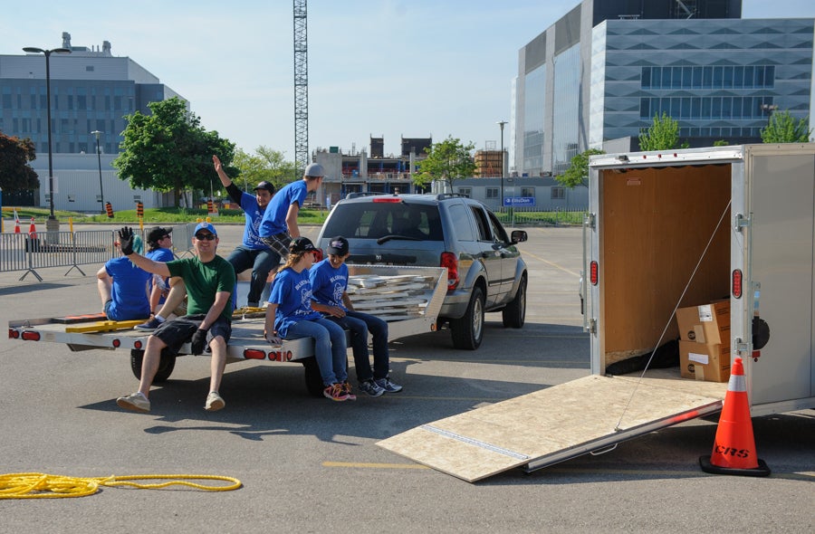 Bluevale team helping to setup the course