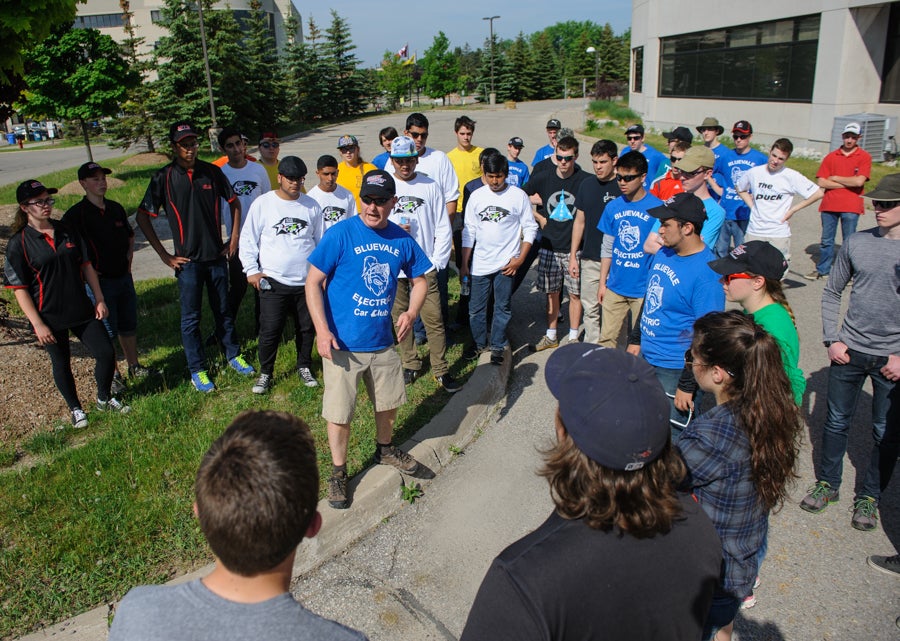 Jamie Cox talking to teams