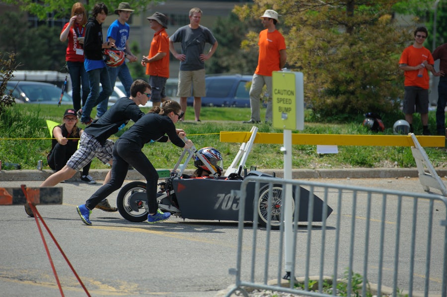 SJAM pushes their car into the pits