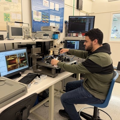 Ahmed Metwally Hegazy in the lab