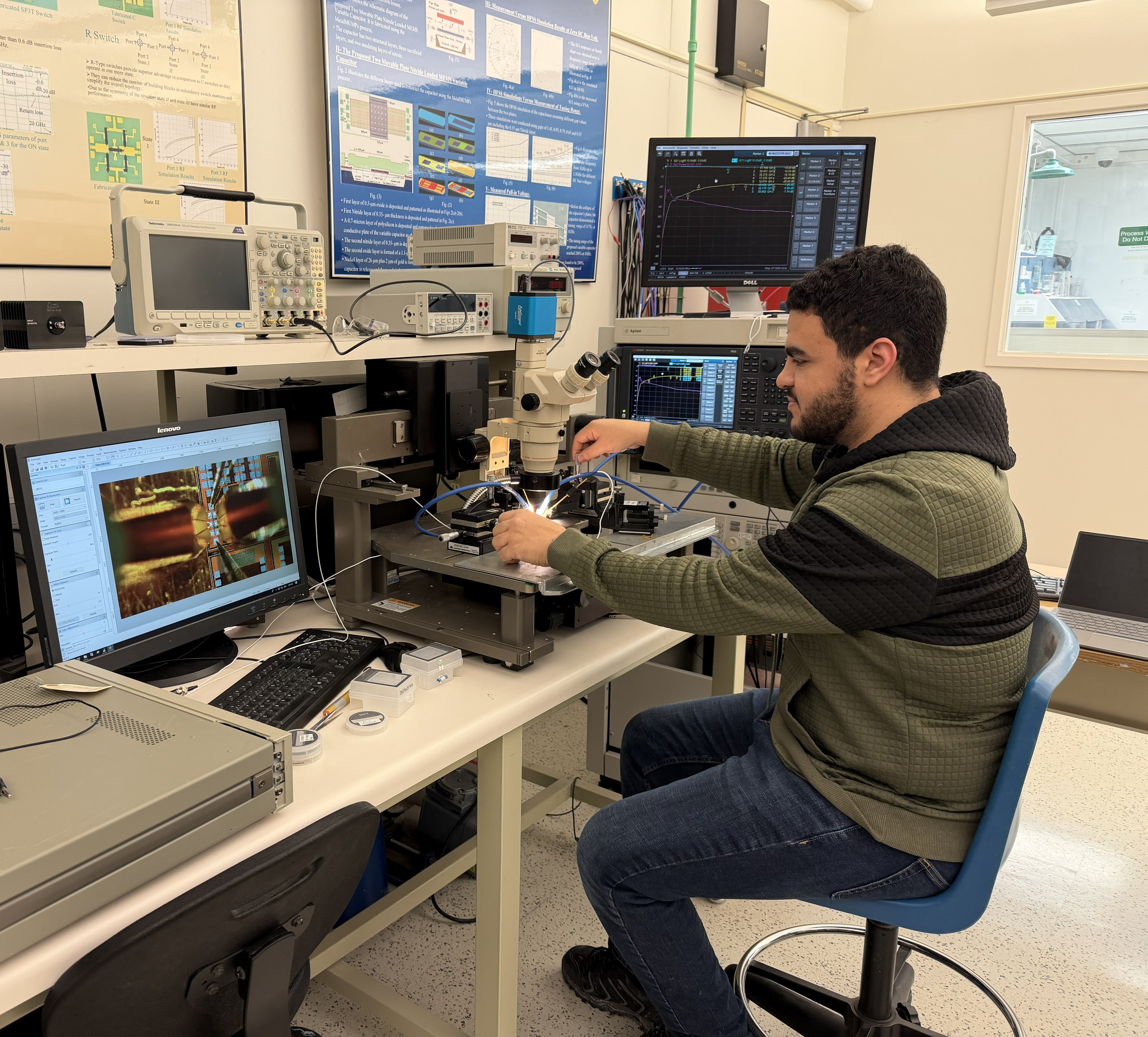 Ahmed Metwally Hegazy in the lab
