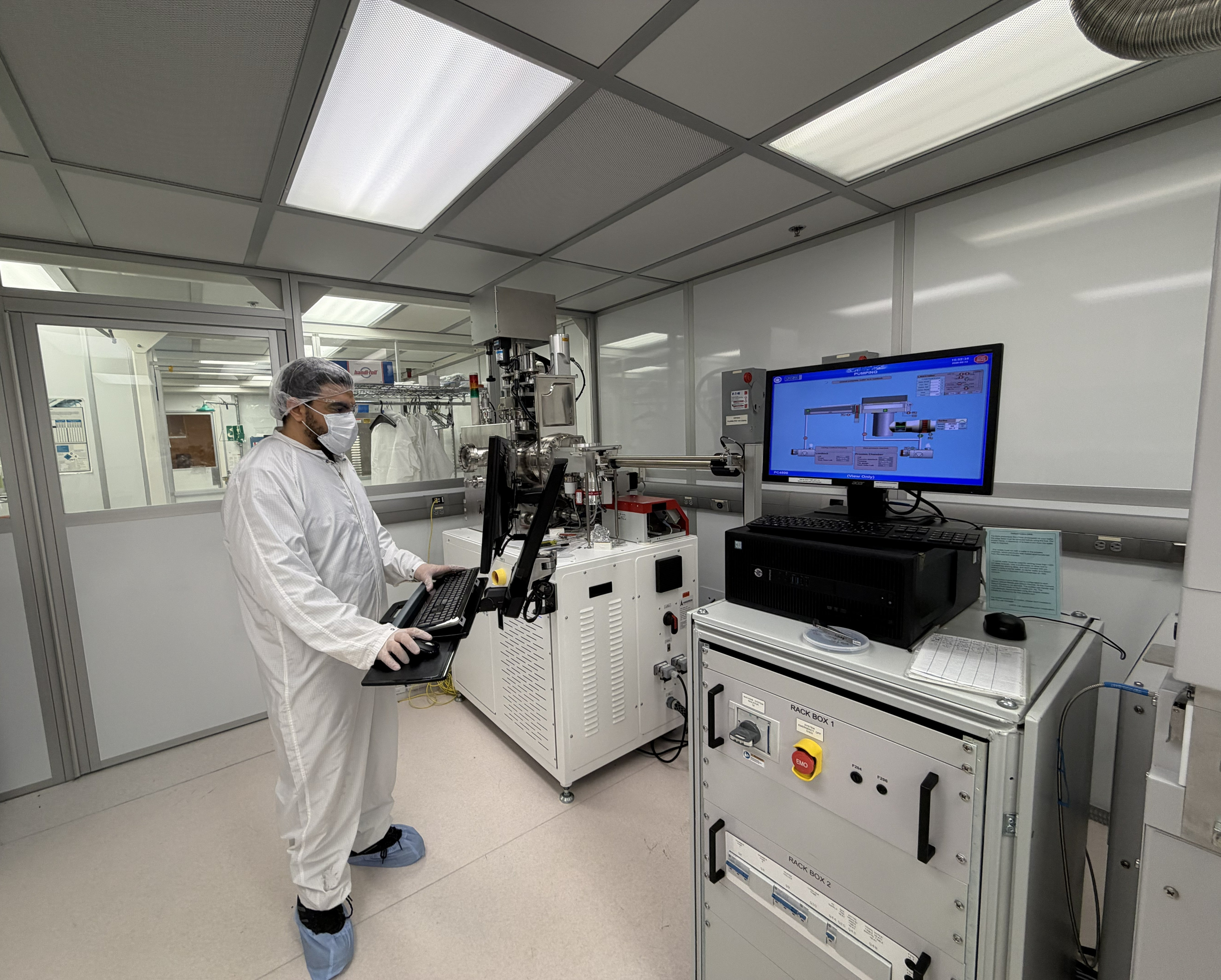 Ahmed Metwally Hegazy in the cleanroom