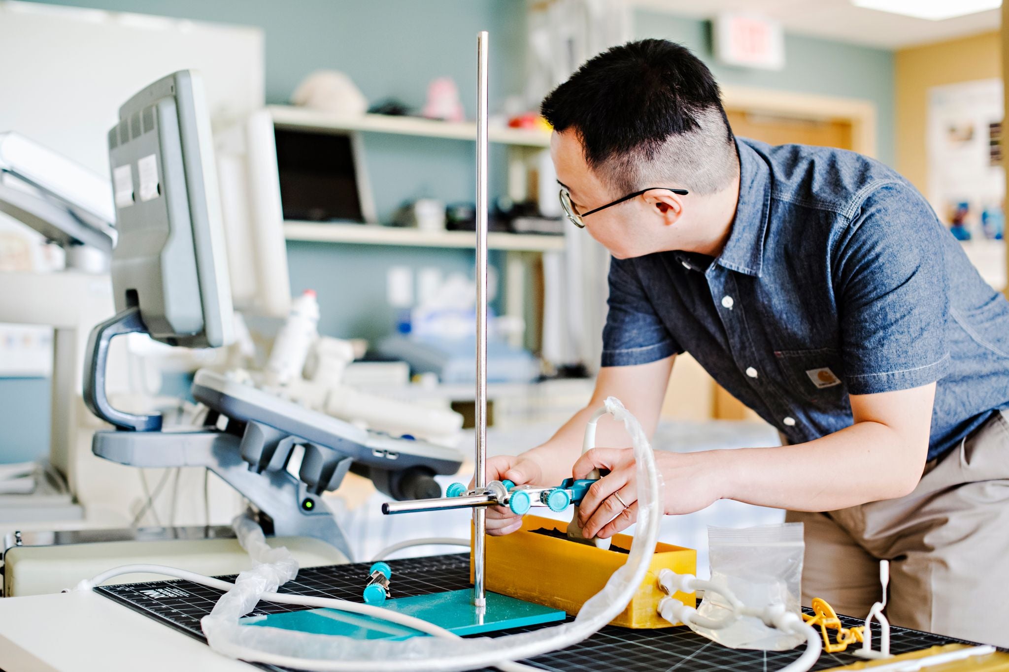 Man working on computer in laboratory 