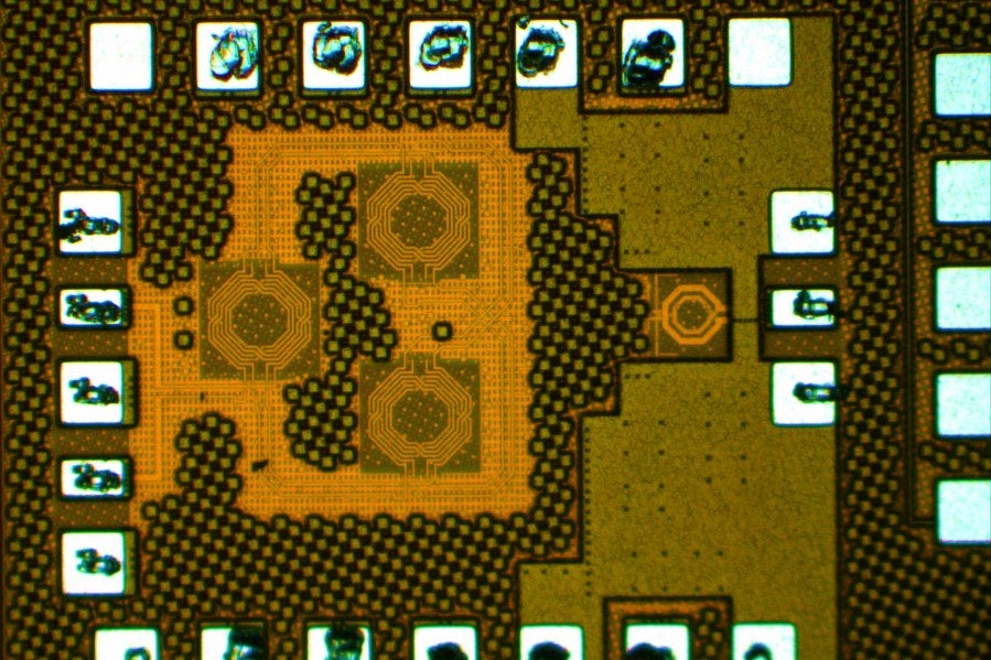 Die photograph of a digitally-assisted 28 GHz active phase shifter, cropped to the chip