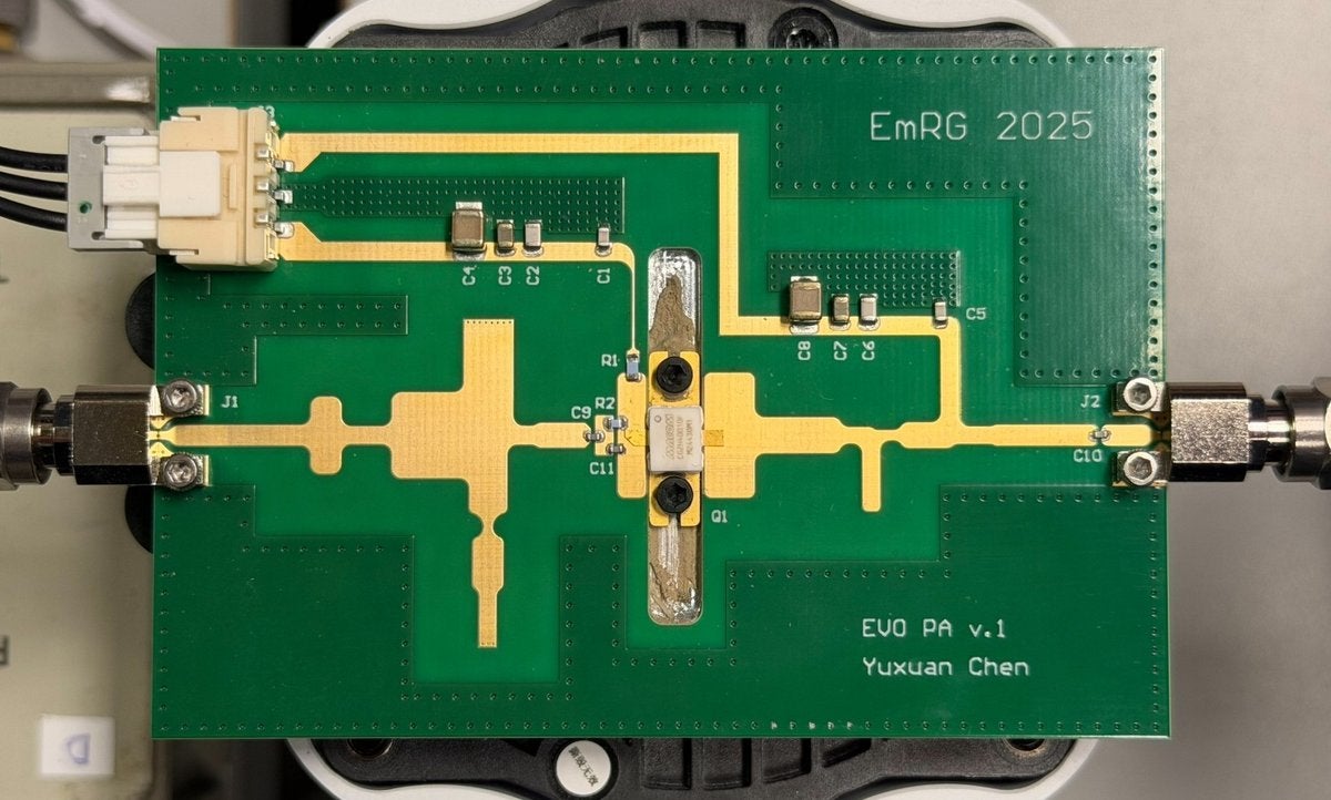Evolved power amplifier prototype, 3.2 to 4.3 GHz, on a green printed circuit board