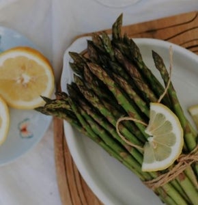 asparagus on a plate with a slice of lemon