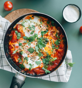 shakshuka in a frying pan