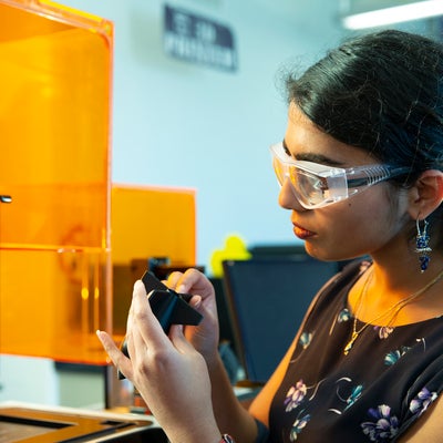 Student in WatiMake lab