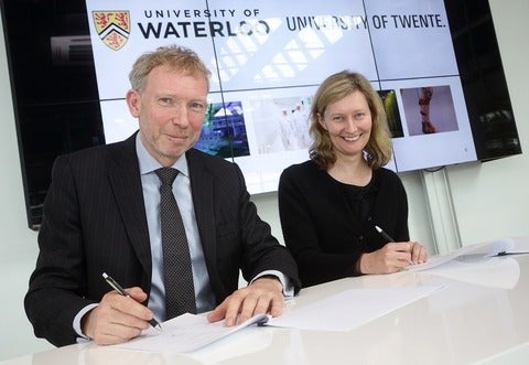 Victor van der Chijs, president of the University of Twente’s Executive Board and Catherine Burns of Water