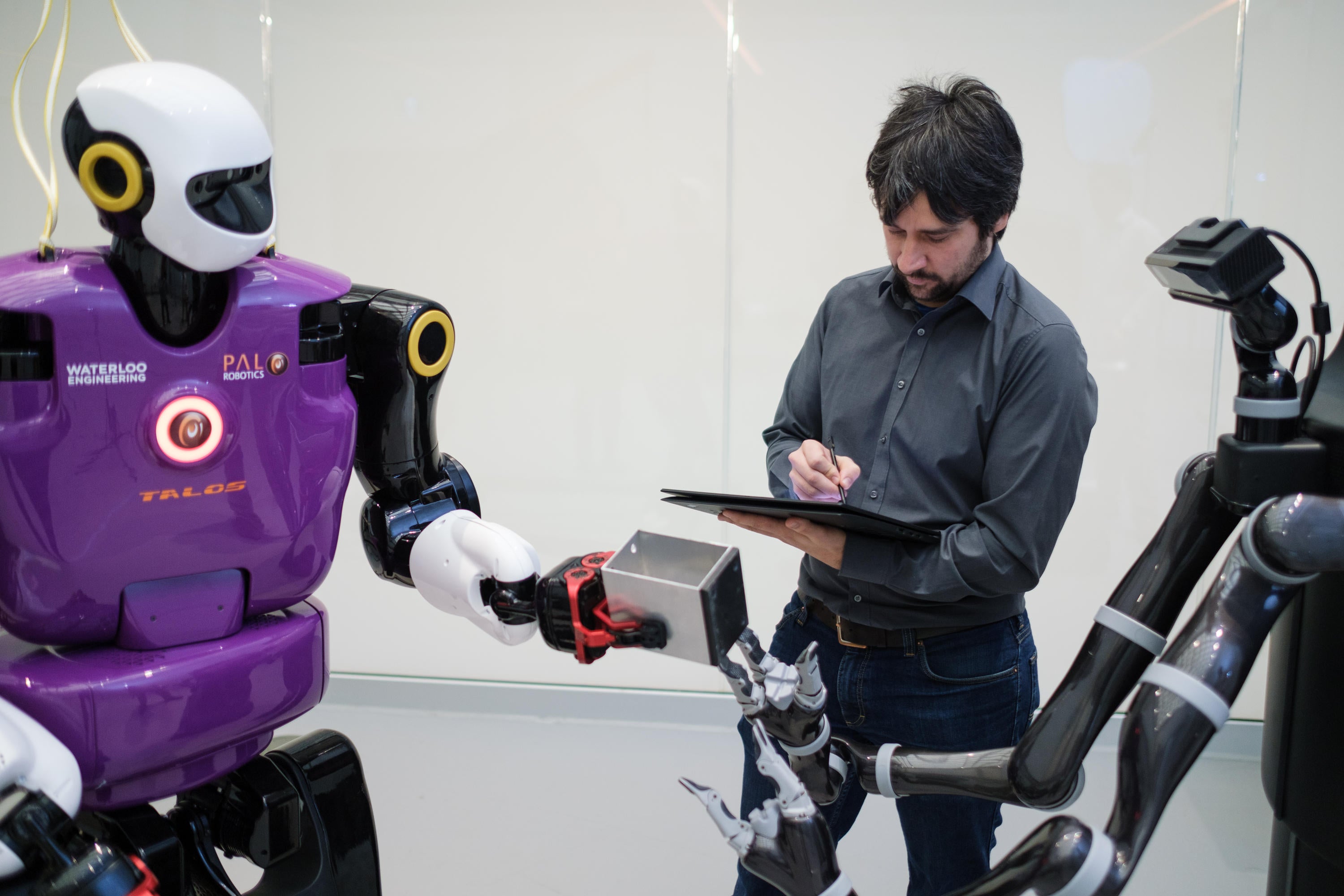 Specialist monitoring robot interaction