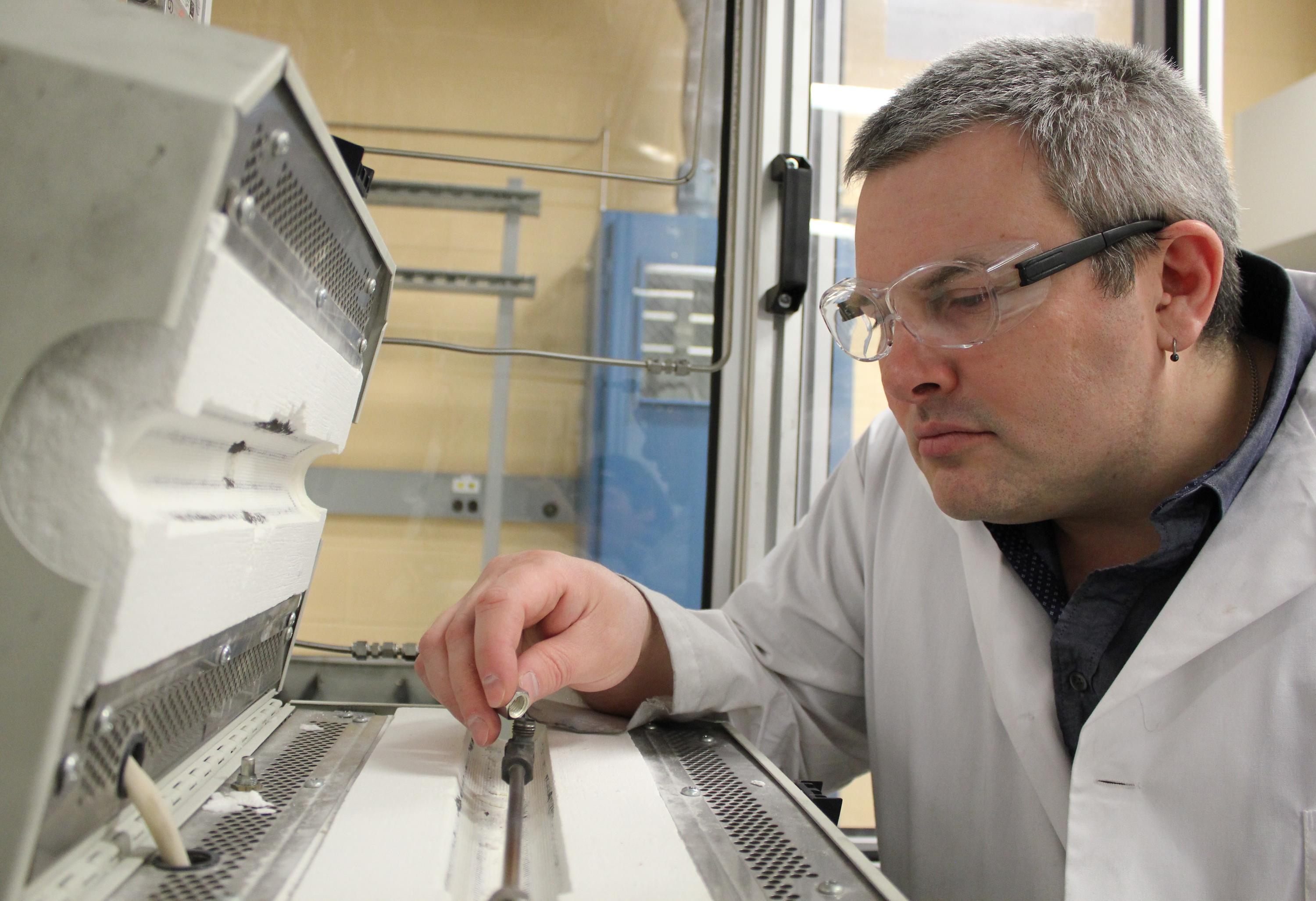 David Simakov works in his lab at Waterloo Engineering.