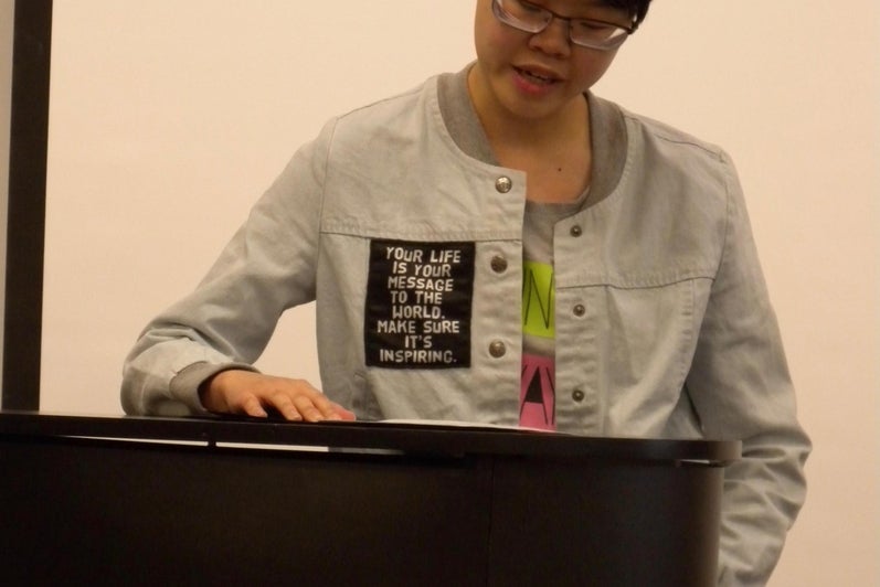 Xin Niu Zhang reads.