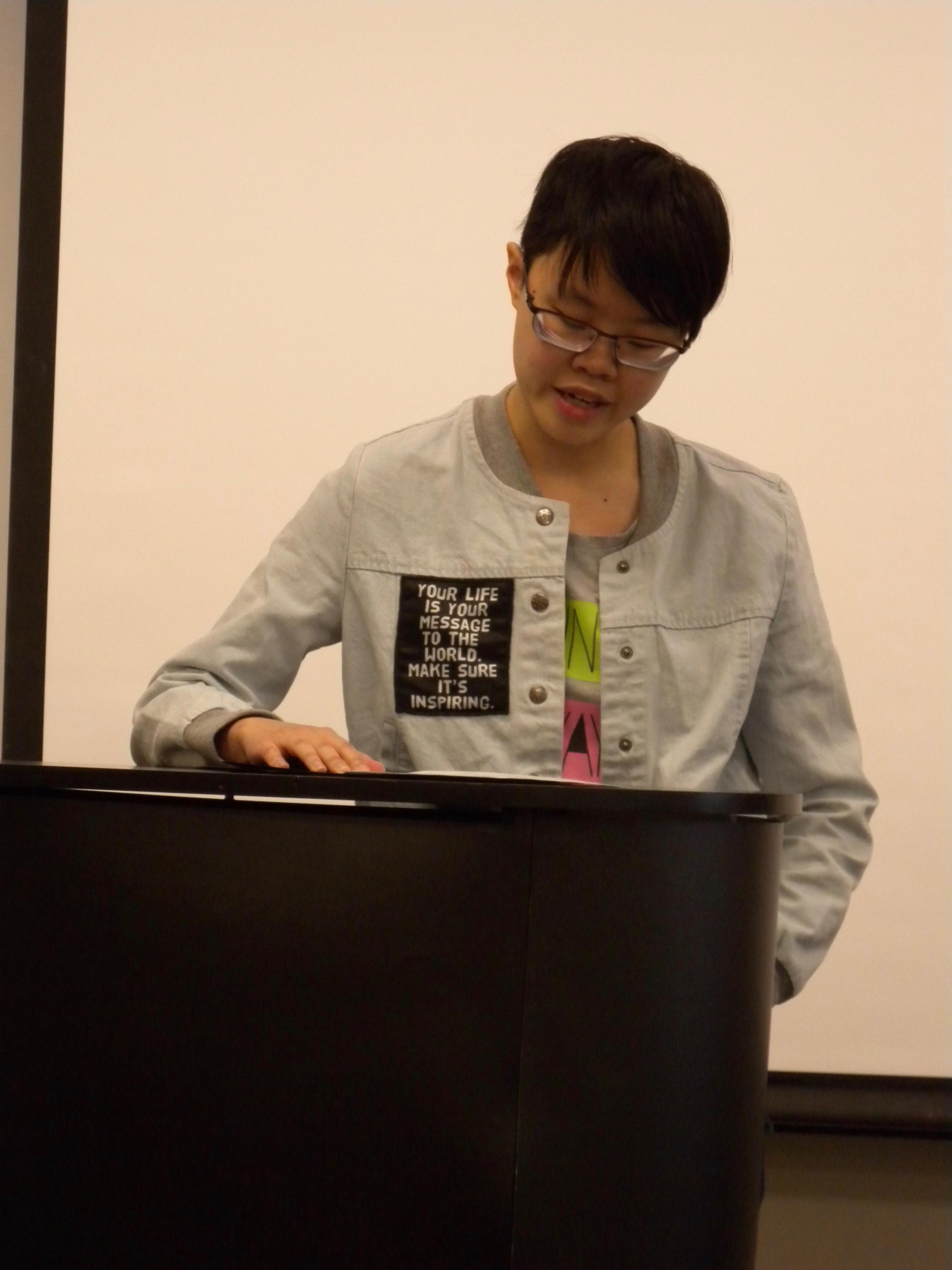 Xin Niu Zhang reads.