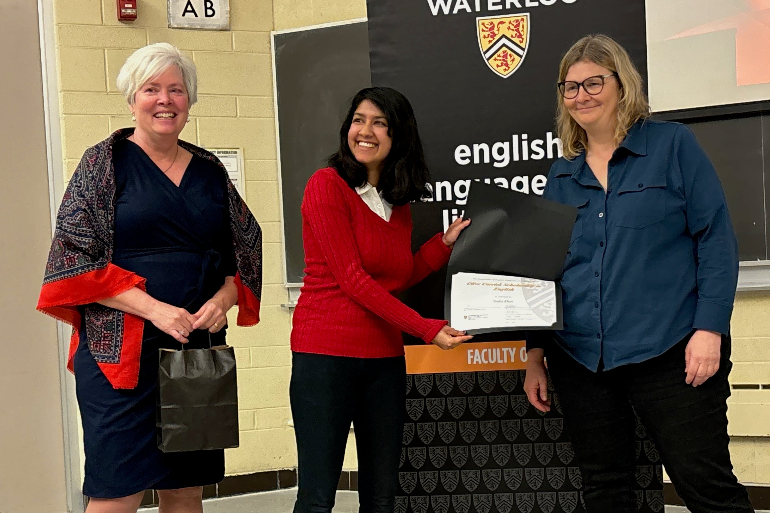 Nadia Khan receives the Olive Carrick Scholarship in English from Nancy Mattes (l.) and Victoria Lamont (r.)