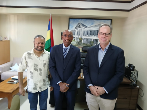 Dr. Simron Singh, Principal Investigator of RECOVER and Professor in the Faculty of Environment, Dr. Ponnadurai Ramasami, Pro Vice-Chancellor (Academia) and Dean Bruce Frayne, Faculty of Environment. 