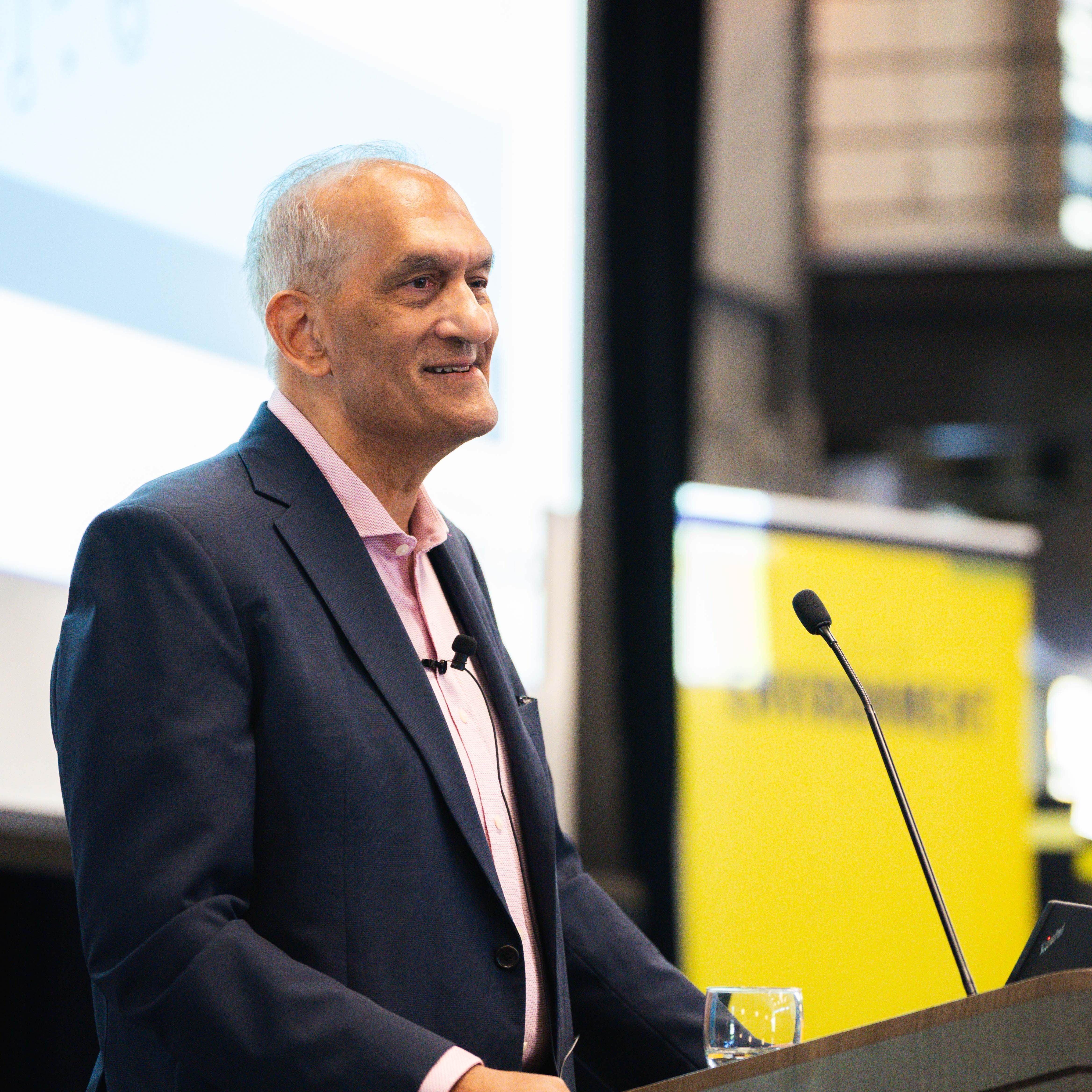 Chris Henderson speaking at the Energy Transitions Networking Forum.