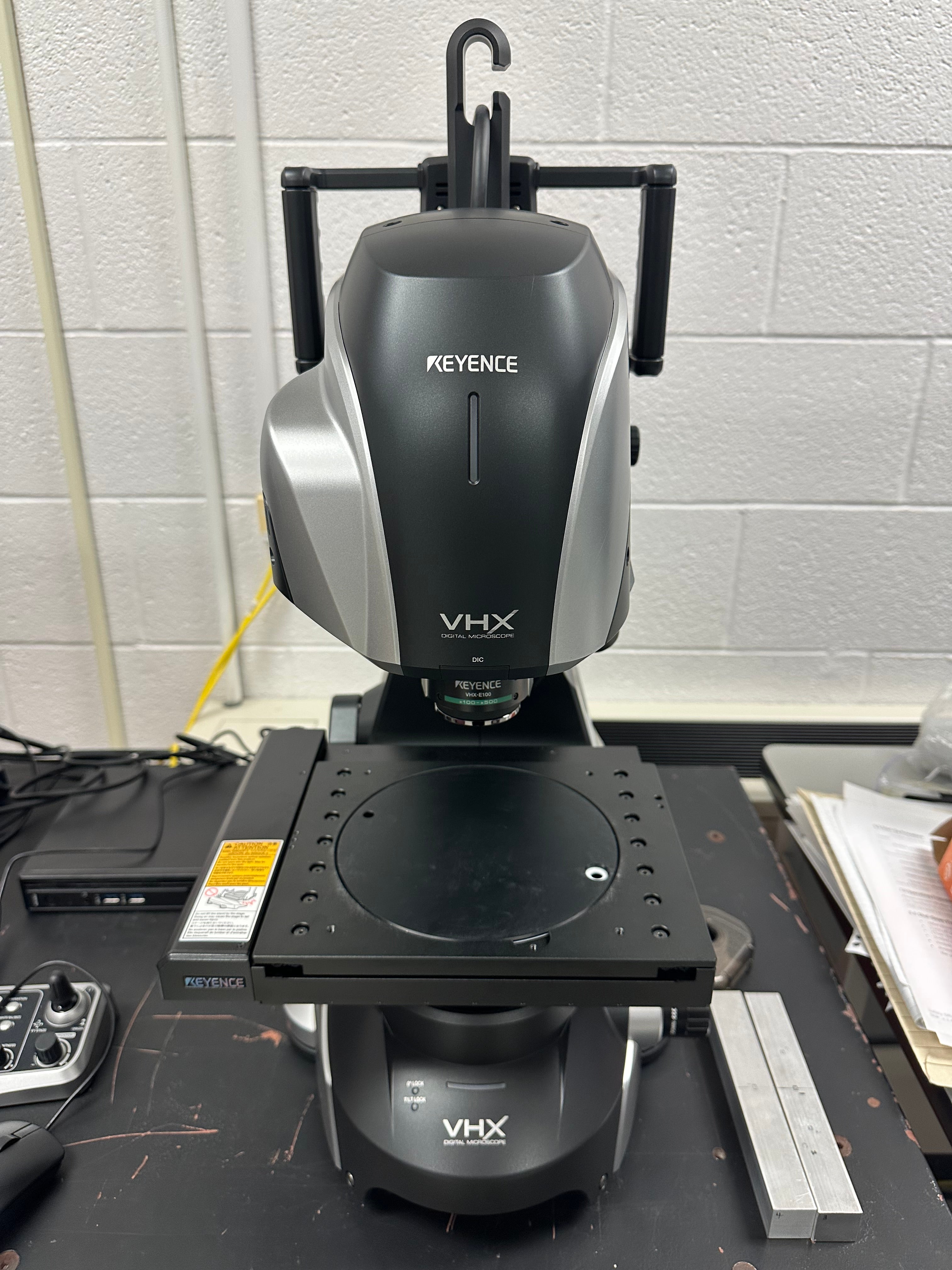 VHX-7000 electronic microscope.