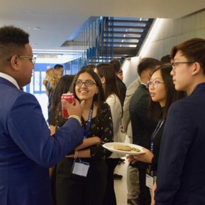 Fusion confrence 2019 attendees talking and eating