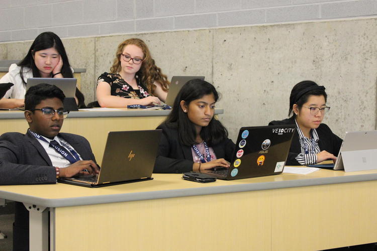 Fusion conference 2018 attendees preparing pitches