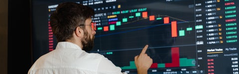 student looking at stocks on a screen