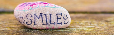 stone that says 'smile'