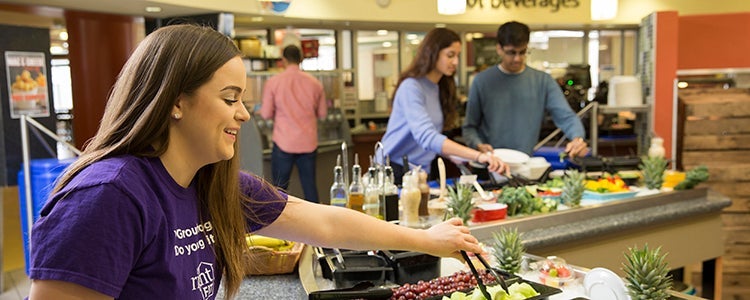 students selecting food at a cafeteria lineup