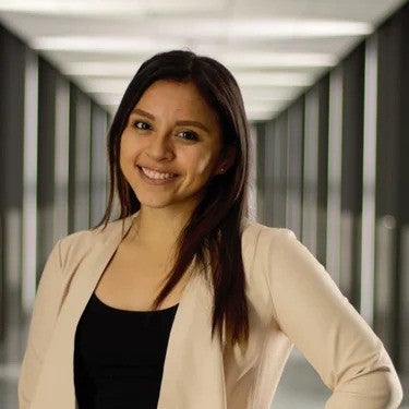 Headshot of Ceci Siguenza