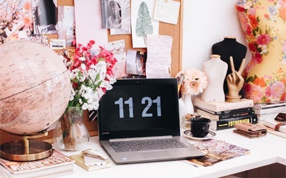 Nicely decorated desk.