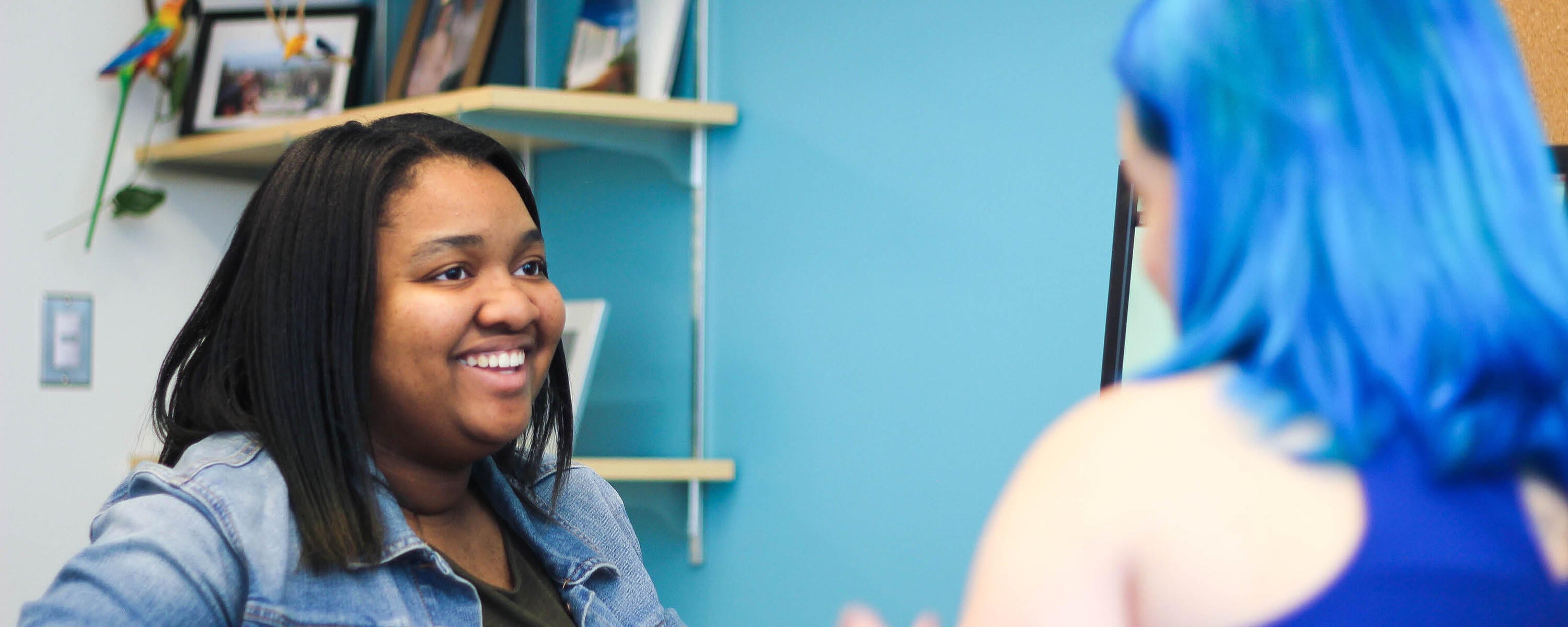 Student speaking with Science Undergraduate Office advisor