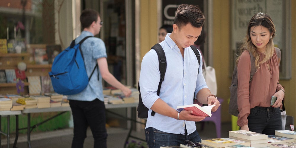 Money saving students shopping for used books.