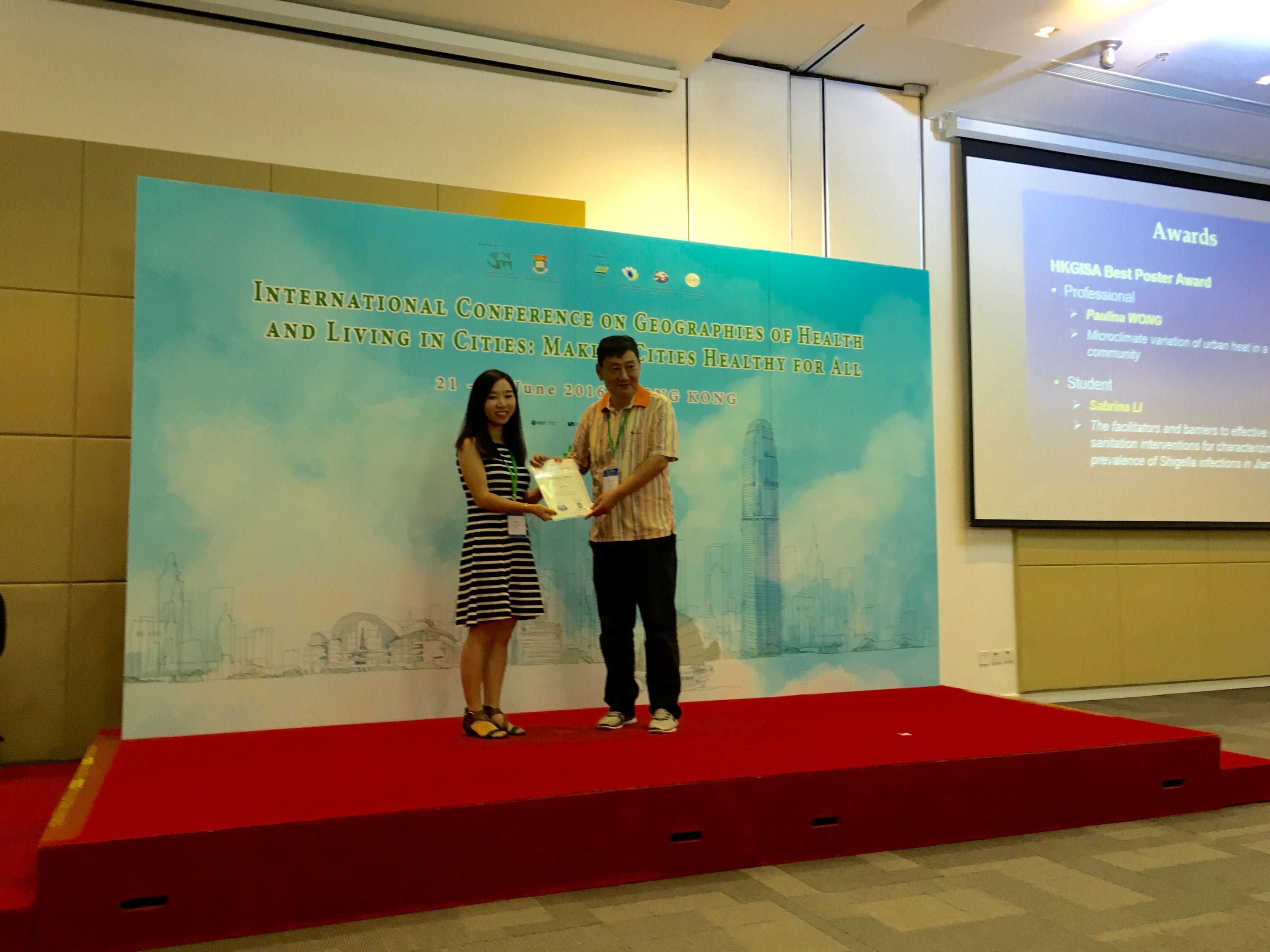 Sabrina Li accepting poster competition award at H-City Conference.