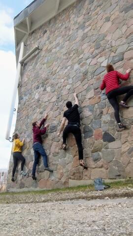 While practicing social distancing, these last
remaining Apartment Dwellers were creatively
staying active by climbing the Chapel walls.
Don’t worry—this group of four was part of a
single apartment unit isolating together!