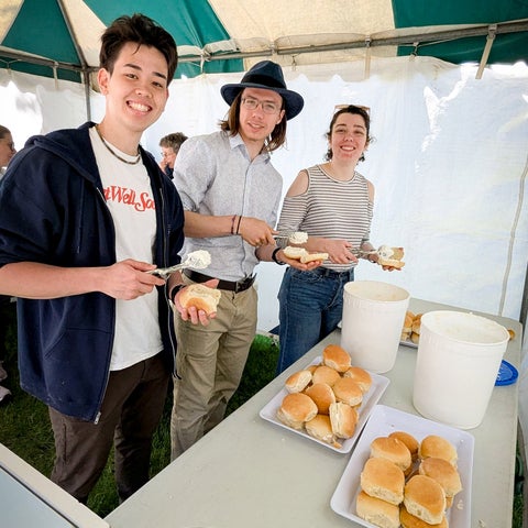 Standings making cream buns