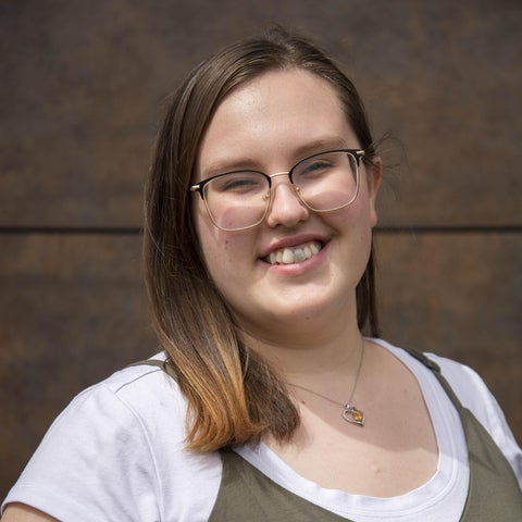 Headshot of Victoria