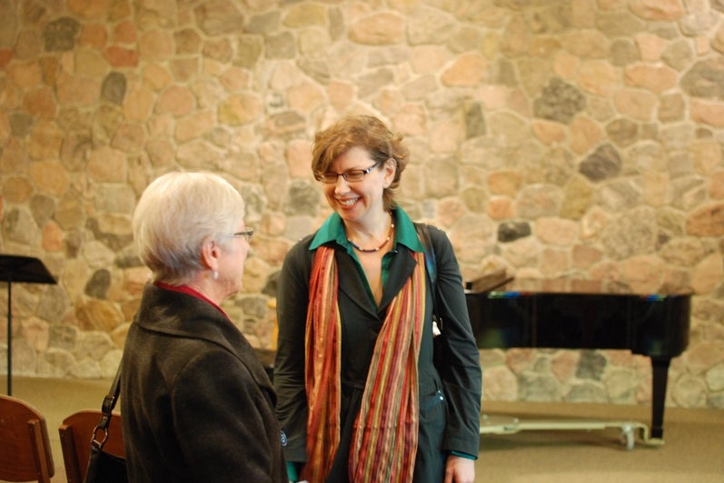 piano player chatting with audience member