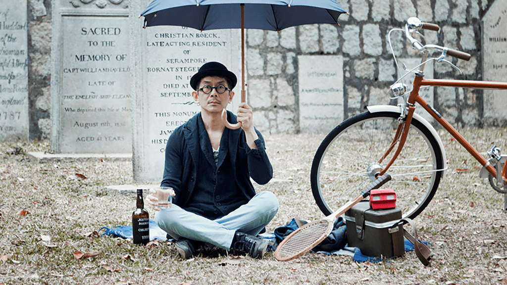 Kong Kie having a picnic in a cemetery