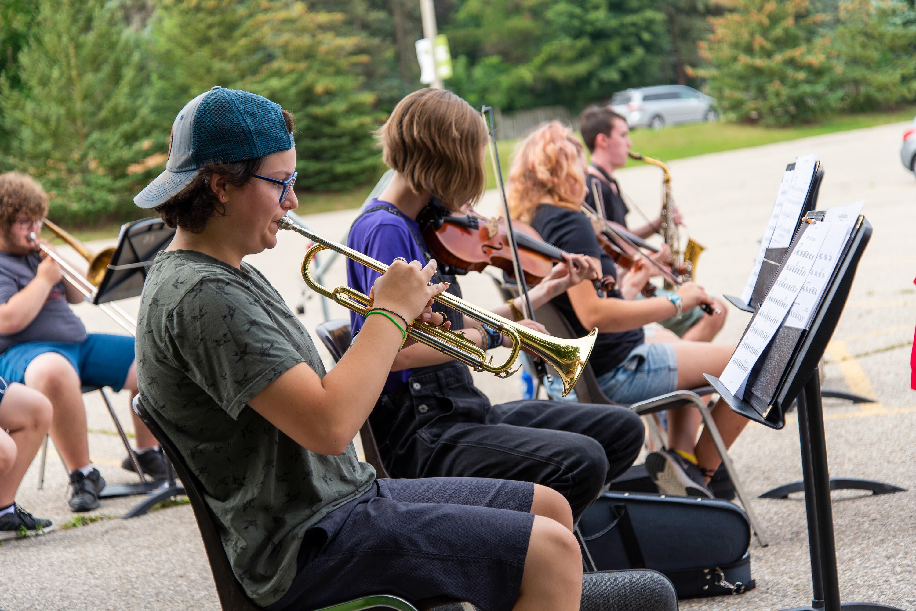 campers play instruments