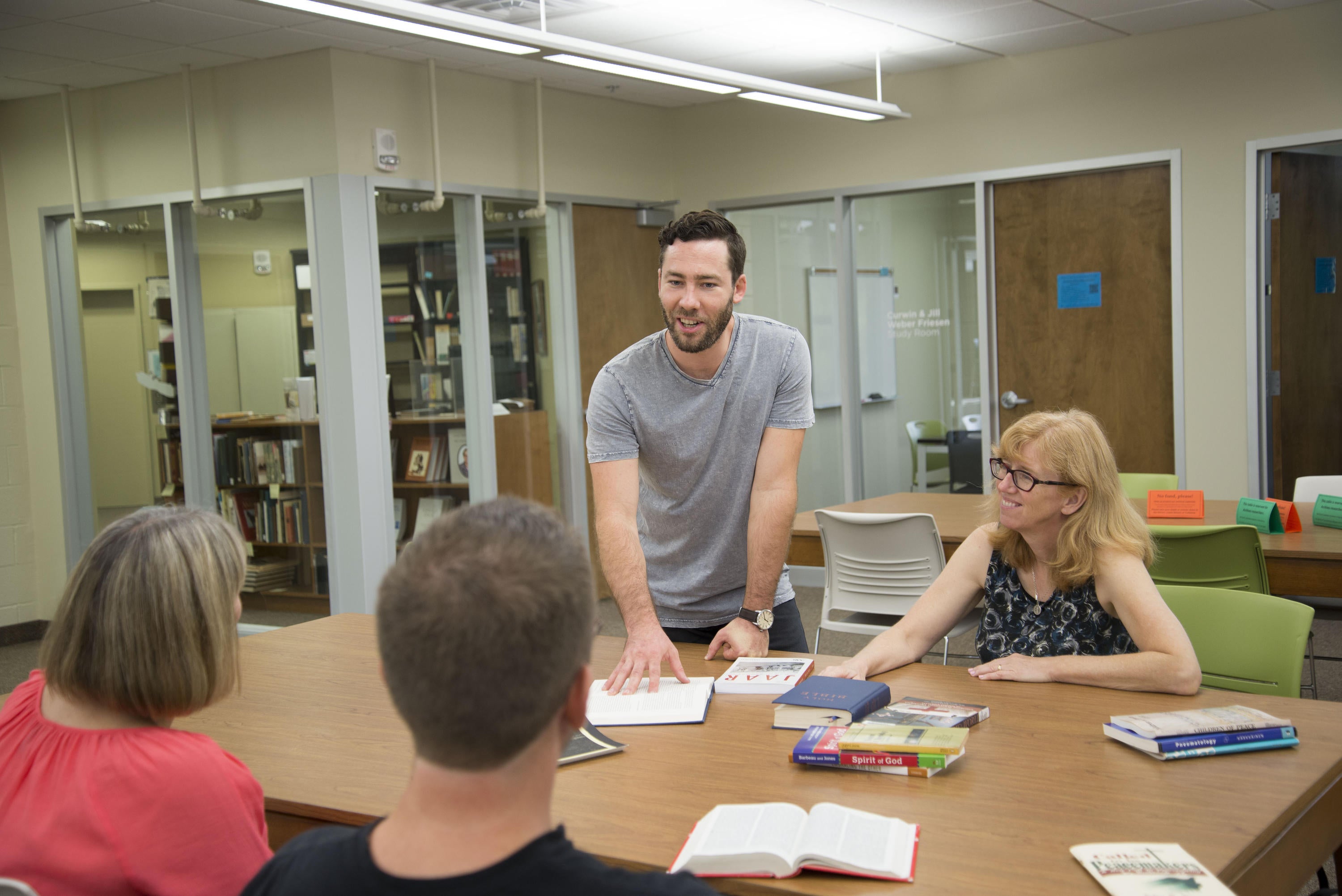 Master of Theological Studies students at Grebel discuss ideas with Professor Carol Penner