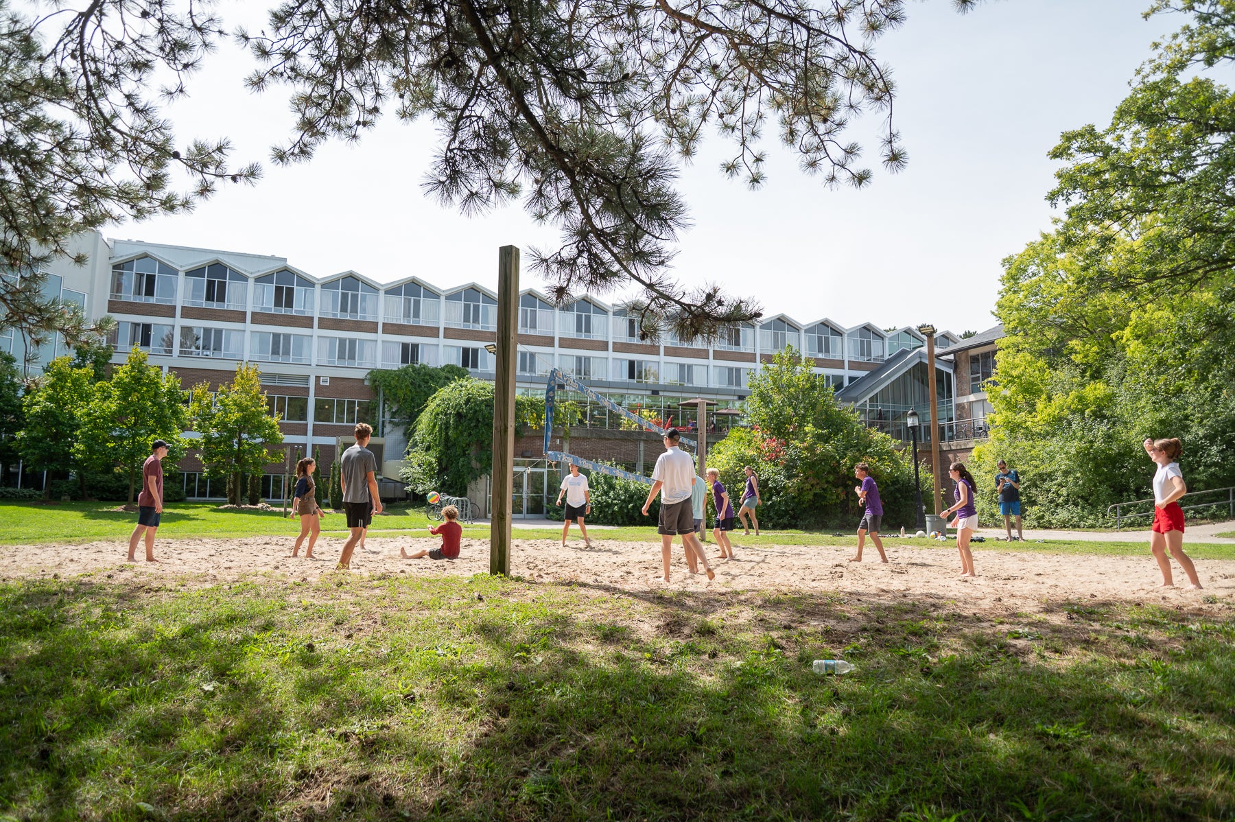 undergrads play volleyball outside Grebel