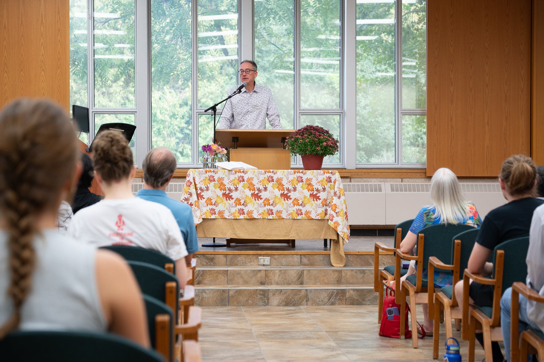 Jeremy Bergen speaks at opening chapel in the great hall