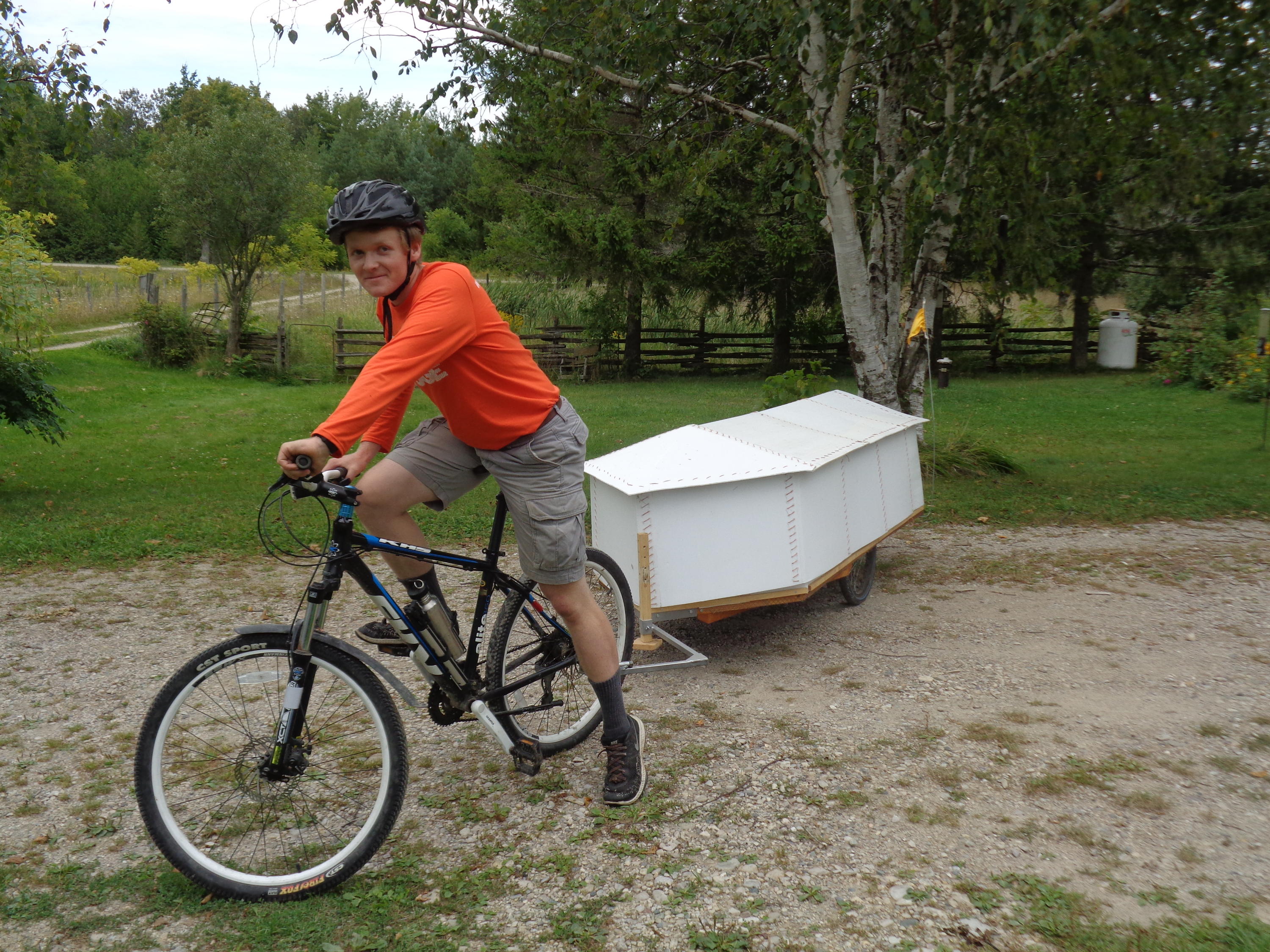 Andre Wiederkehr with his bike trailer