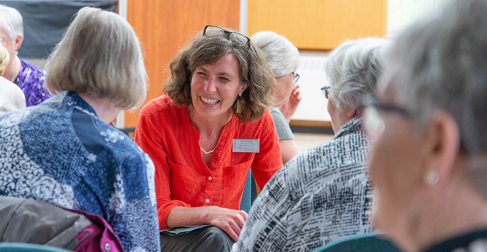 Jane Kuepfer speaks with seminar attendees