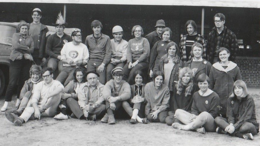 Group of students from 1969 on an MDS trip with Winfield Fretz in Mississippi