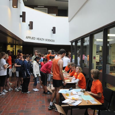 People signing up for the race at Applied Health Sciences building