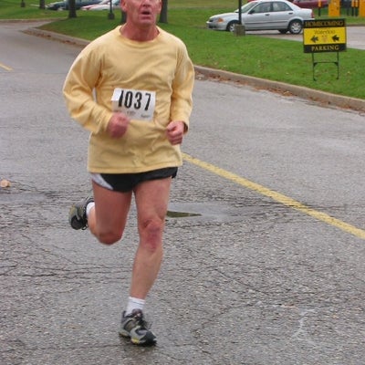 Runner number 1037 running